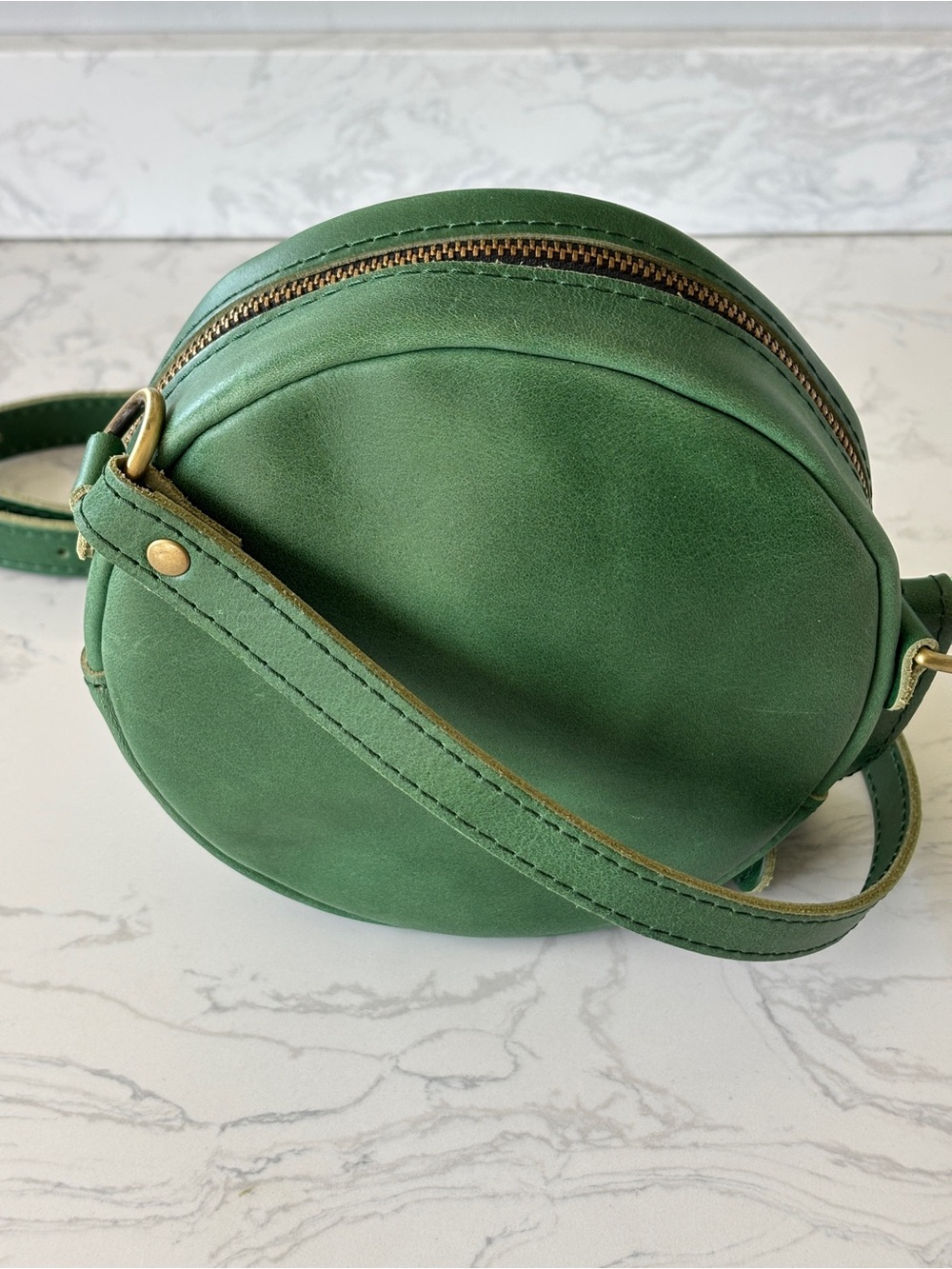 NWOT Portland Leather Green Round Crossbody Bag, sz Small - Picture 3 of 9